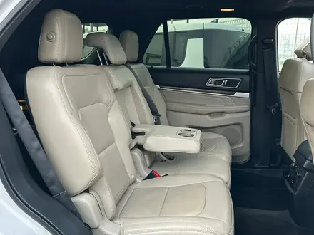Ford Explorer 2018 года за 15 000 000 тг. в Алматы – фото 14