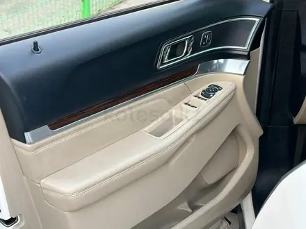 Ford Explorer 2018 года за 15 000 000 тг. в Алматы – фото 16