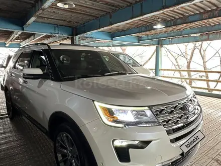 Ford Explorer 2018 года за 15 000 000 тг. в Алматы – фото 2