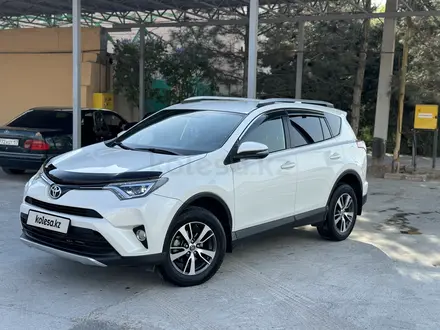 Toyota RAV4 2016 года за 10 500 000 тг. в Шымкент