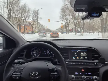 Hyundai Elantra 2020 года за 7 700 000 тг. в Астана – фото 2