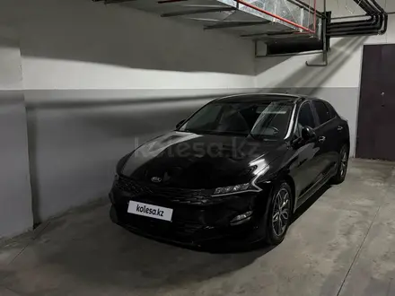 Kia K5 2021 года за 10 300 000 тг. в Алматы
