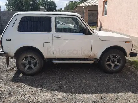 ВАЗ (Lada) Lada 2121 2001 года за 1 600 000 тг. в Шолаккорган – фото 2