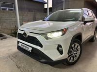 Toyota RAV4 2021 года за 17 090 000 тг. в Шымкент