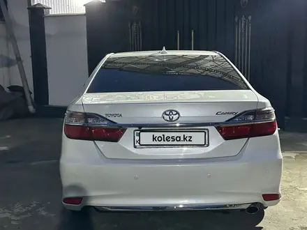 Toyota Camry 2016 года за 11 500 000 тг. в Шымкент – фото 2