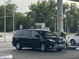 Toyota Sienna 2017 года за 12 000 000 тг. в Атырау – фото 2