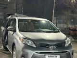 Toyota Sienna 2018 года за 15 950 000 тг. в Алматы – фото 4