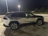 Toyota RAV4 2020 года за 10 000 000 тг. в Актобе