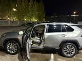 Toyota RAV4 2020 года за 10 000 000 тг. в Актобе – фото 3
