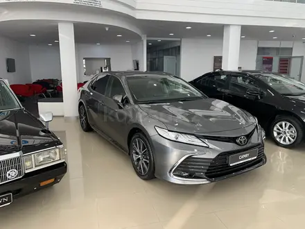 Toyota Camry 2023 года за 21 500 000 тг. в Актау