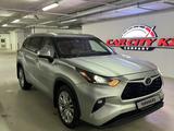 Toyota Highlander 2022 года за 23 100 000 тг. в Астана