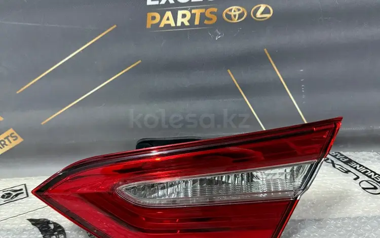Правый фонарь в багажник Camry 70 SE за 10 000 тг. в Астана