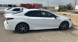 Toyota Camry 2022 года за 12 700 000 тг. в Актау – фото 4