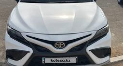 Toyota Camry 2022 года за 12 700 000 тг. в Актау
