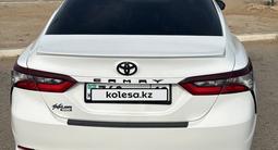 Toyota Camry 2022 года за 12 700 000 тг. в Актау – фото 2