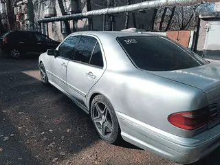 Mercedes-Benz E 320