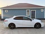 Toyota Camry 2019 года за 11 500 000 тг. в Атырау – фото 4