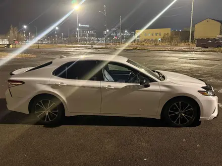 Toyota Camry 2019 года за 12 700 000 тг. в Атырау – фото 2
