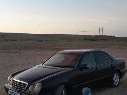 Mercedes-Benz E 280 2000 года за 2 900 000 тг. в Астана – фото 2