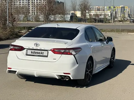 Toyota Camry 2018 года за 10 500 000 тг. в Алматы – фото 6