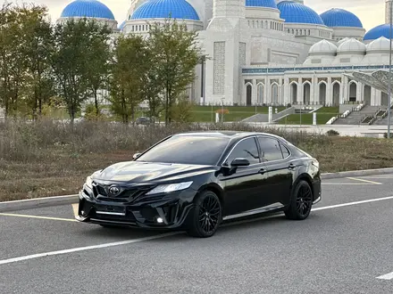 Toyota Camry 2021 года за 14 600 000 тг. в Астана