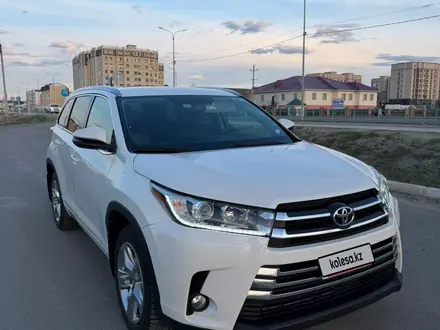 Toyota Highlander 2015 года за 11 000 000 тг. в Атырау – фото 2