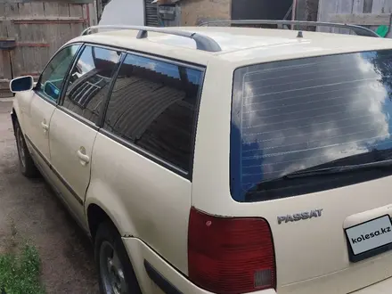 Volkswagen Passat 2000 года за 1 400 000 тг. в Шарбакты – фото 3