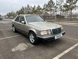 Mercedes-Benz E 260 1990 года за 650 000 тг. в Астана