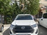 Toyota Hilux 2022 года за 22 700 000 тг. в Актау