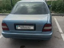 Nissan Sunny, 1993