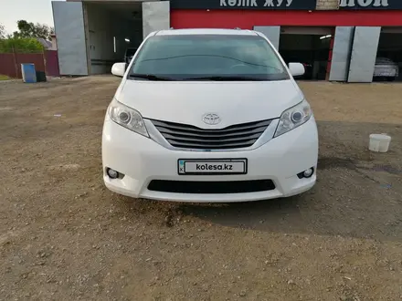 Toyota Sienna 2013 года за 13 000 000 тг. в Атырау