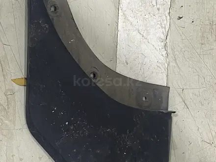 Брызговик TOYOTA LAND CRUISER PRADO 250, б/у, 2024 гв за 8 512 тг. в Усть-Каменогорск