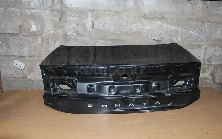 Крышка багажника Hyundai Sonata 24- за 40 000 тг. в Караганда