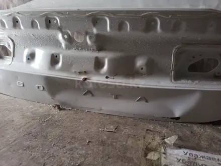 Крышка багажника Hyundai Sonata 24- за 40 000 тг. в Караганда – фото 4