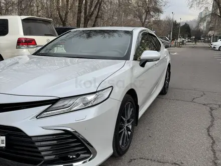 Toyota Camry 2023 года за 21 000 000 тг. в Алматы