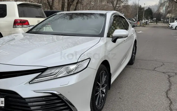 Toyota Camry 2023 годаfor21 000 000 тг. в Алматы