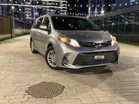 Toyota Sienna 2016 годаfor14 800 000 тг. в Астана