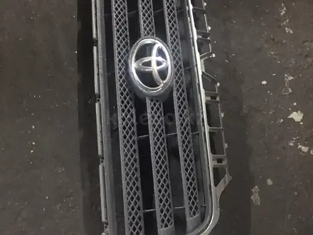 Решетка радиатора Toyota Tundra за 60 000 тг. в Алматы – фото 2