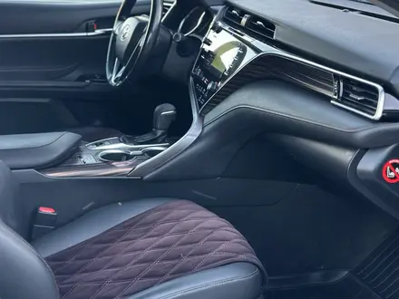 Toyota Camry 2019 года за 13 200 000 тг. в Павлодар – фото 13