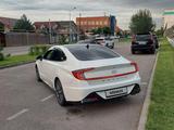 Hyundai Sonata 2021 годаүшін11 500 000 тг. в Алматы – фото 4