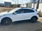 Kia Rio X-Line 2018 года за 7 300 000 тг. в Уральск – фото 2