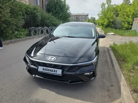 Hyundai Elantra 2023 года за 9 200 000 тг. в Караганда – фото 2