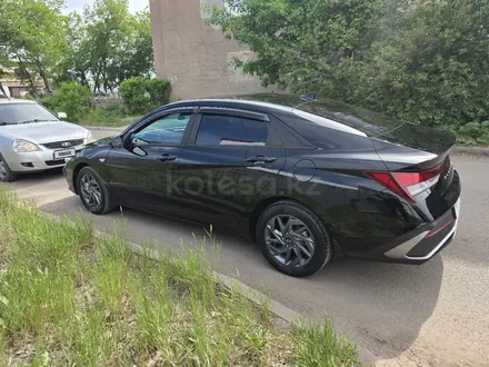 Hyundai Elantra 2023 года за 9 200 000 тг. в Караганда – фото 3