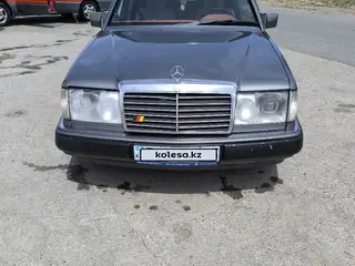 Mercedes-Benz E 230