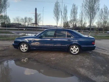 Mercedes-Benz E 280 1996 года за 2 200 000 тг. в Астана