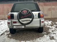 Toyota RAV4 2000 годаfor2 500 000 тг. в Алматы