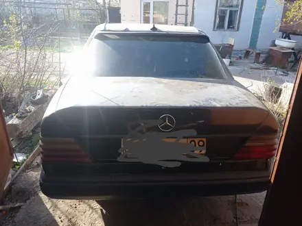 Mercedes-Benz E 230 1991 года за 850 000 тг. в Караганда – фото 4