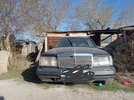 Mercedes-Benz E 230 1991 года за 850 000 тг. в Караганда