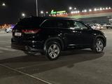 Toyota Highlander 2017 года за 18 500 000 тг. в Актау – фото 3