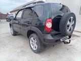 Chevrolet Niva 2015 года за 2 300 000 тг. в Атырау – фото 2